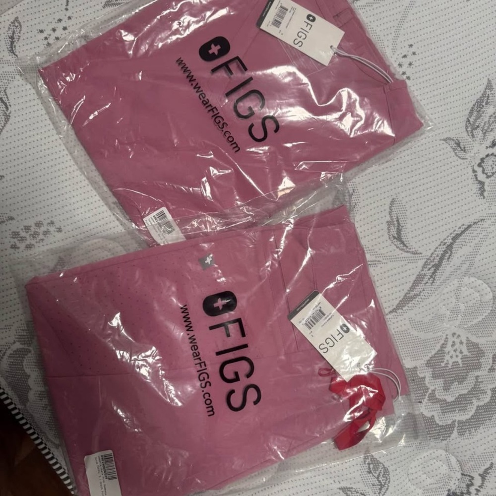 Figs Pink Scrub Set